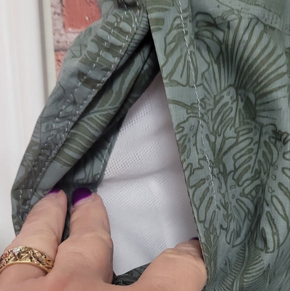 Men's xs Goodthreads swim trunks green black leaf pattern. NWT. drawstring - Picture 2 of 6